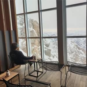 Meet your Posher, Leara